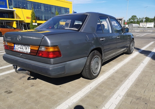 Mercedes-Benz W124 (1984-1993) cena 8999 przebieg: 346170, rok produkcji 1988 z Szczecin małe 529